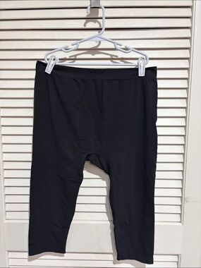 Women's Black Shapewear Capri Leggings